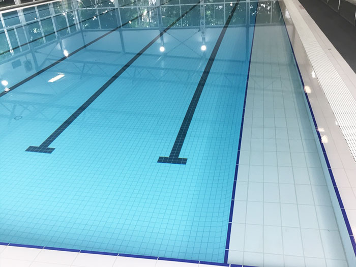 Click to return to the previous page Fully tiled indoor pool in CM115 White 58mm with CM120 Black used as lane marking tiles.
